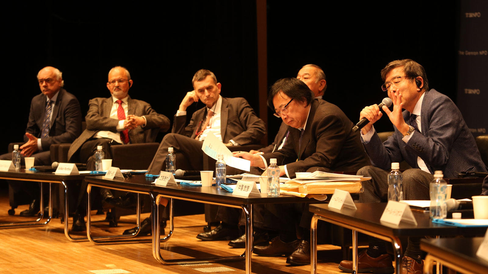 <small>リベラルな国際秩序再興のためには、各国の「国内を強く」すると同時に、多様性をどこまで受け入れられるかが重要に―「東京会議2020」１日目公開フォーラム　セッション２報告</small>