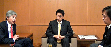 安倍政権が目指すのは強い経済復活と現実的な外交政策